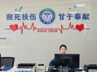 18楼生死1分钟！青岛西海岸第二医院急诊科护士陈慧芸徒手拽回轻生患者，这一拉守住了一个家！