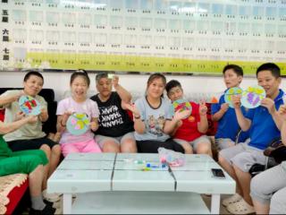 护理“小白”到养老“专家” 爱心女孩践诺“归巢反哺”