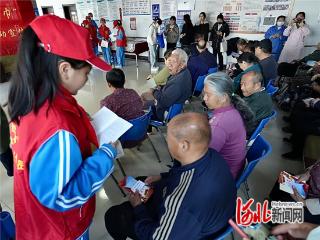 秦皇岛市山海关区开展重阳敬老助老法治关爱活动