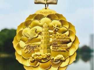 2025黄冈半程马拉松参赛服与完赛奖牌发布