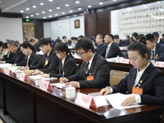 让“青春”与“民主”撞个满怀 郑州高校学生首次成常委会上的“新听客”