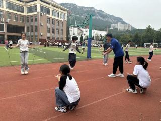 绳采飞扬 力拔山河——济南市景山小学推出特色班本课程