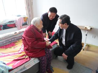 济宁太白湖新区领导开展重阳节走访慰问活动