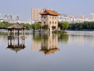 “跟着楹联游济宁 ”第十五站活动走进金乡奎星湖公园
