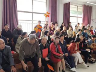 工行弋阳支行走进老年大学开展“情暖夕阳红，防非金融行”宣传活动