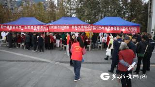 绥阳县人民医院送上“健康夜宵” 多科室专家社区义诊(图1)