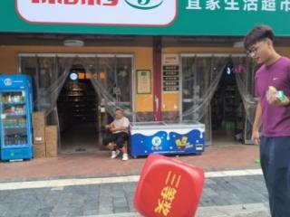 云上花瑶迎客来，绿茵侨心绘振兴