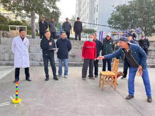 夕阳映金秋 套圈乐银龄 烟台市心理康复医院举办重阳节趣味活动