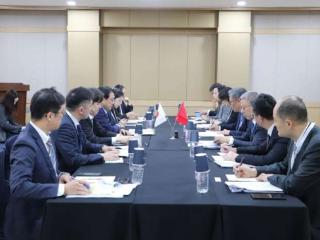 王文涛部长会见日本经济产业大臣赤泽亮正