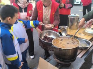 淄博市博山区中心路小学开展爱老敬老活动