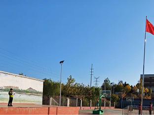 莒南县绣针河小学举行“消防记心中，安全伴一生” 主题升旗仪式