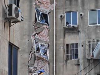 江苏丹阳住建局回应一楼栋沉降开裂：房屋拆除需走程序，已将危房治理通知书发给业主