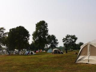 “晚了就没好位子了！” 合肥晴好周末上演露营“抢位战”