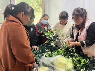 以技赋能！徐家楼街道新华社区手工再培训 让居民“巧手”变“增收手”