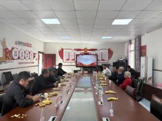 余干县九龙初级中学退休教师返校共叙教育情