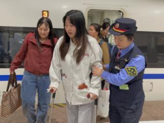 深圳北开往景德镇北的G2744次列车上温馨的一幕