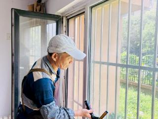 精心“梳妆”焕新居，前置保障助安居