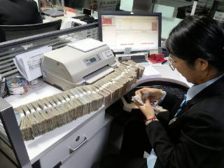 东平农商银行：零钱存银行 “碎银”也生光