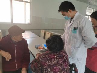 情暖重阳护脑健，乡镇义诊传温情——大疃乡镇卫生院开展敬老院公益活动