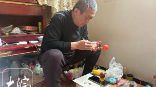 “面塑尚大叔”在合肥火了 当事人：走红后一晚上能卖出200个，供不应求