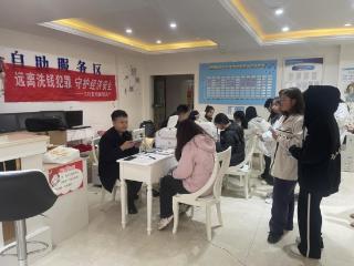 工行服务进校园 暖心护航金融路：工行贵阳南明支行为学子按下服务“加速键”