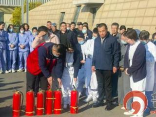 胶州：消防安全进医院 现场实施灭火行动