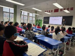 莒南县第八小学开展“阳光心灵，快乐成长”心理健康主题班会活动