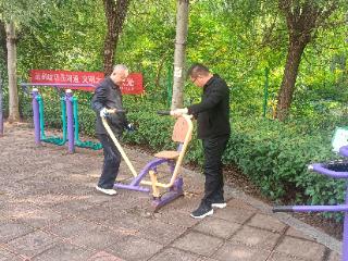 旧貌换新颜！双龙社区健身器材“升级”，居民健身添保障