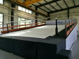 吉林“智”造打破季节壁垒 室内滑雪模拟机让滑雪更有趣