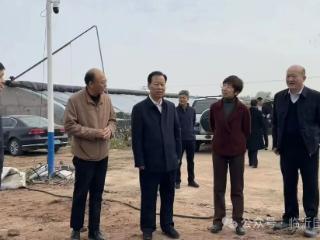 临沂市国动办党组书记、常务副主任张世彬到市派第一书记任职村和红领书记任职企业现场办公