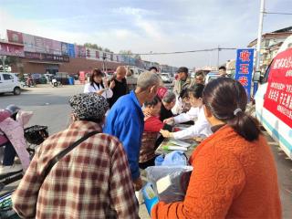 阳信县金阳街道社区卫生服务中心开展结核知识赶大集宣传活动