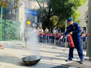孩子探趣学安全，稚乐幼儿园开展消防演练活动