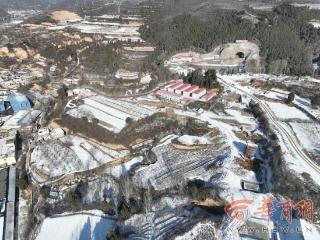 这把壶 你猜猜是什么材质的？