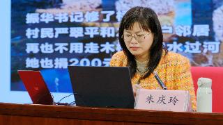 记者节里听好故事:大皖新闻记者在“新安百姓讲堂”分享新闻背后的坚守与温度(图1)