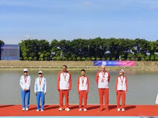 安徽选手张芳芳获十五运会赛艇女子轻量级单人双桨冠军