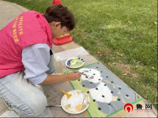 德州天衢新区长河街道泰和社区开展“油画绘井盖，文艺进社区”主题创作活动