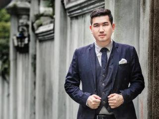 12载默默奉献 为家乡建设倾尽全力——记黄河科技学院商学部优秀校友、新疆库尔勒市青年五四奖章先进个人获得者宝山