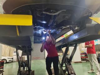 从“社区楼长”到“销售冠军”：新乡职业技术学院一名学生党员的成长之路