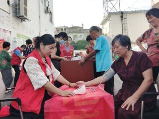 万年县齐埠乡贴心服务守护老人“夕阳红”