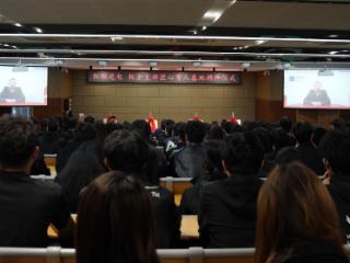 为光电产业注入“红色动能”，武职大“匠心育人基地”揭牌