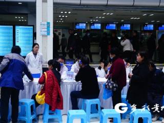 遵义医科大学附属医院举办2025年联合国糖尿病日暨“蓝光行动”义诊活动