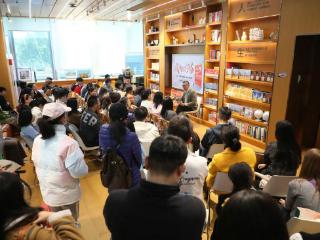 新东方CEO周成刚最新力作 30个成长故事诠释国际教育真谛