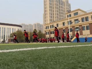 固安：冠军少年再集结 绿茵场续写“橄”拼青春