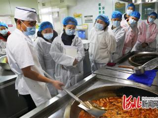 “家长品餐会”助力幼儿健康成长