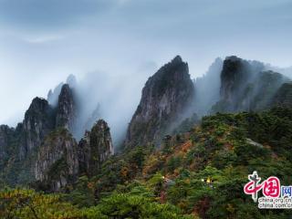 只有一个黄山： 云雾缥缈山间 灿若图秀如画