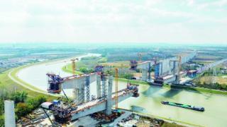 两桥施工忙 竞赛促干劲