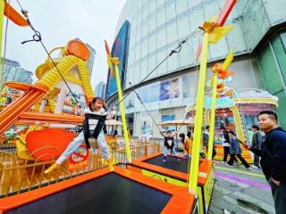 童趣天地亮相新街口