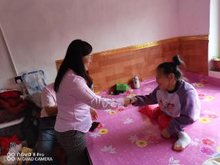 杜彦：用爱点亮孤困儿童希望