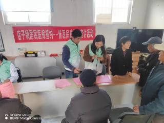医保服务进乡村 暖心签约惠民生——平度市第三人民医院医保政策宣讲暨门诊签约活动走进店子镇大王家村