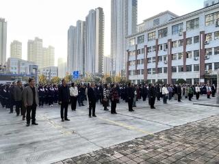 临沂第八中学举行第11周“期中备考”主题升旗仪式